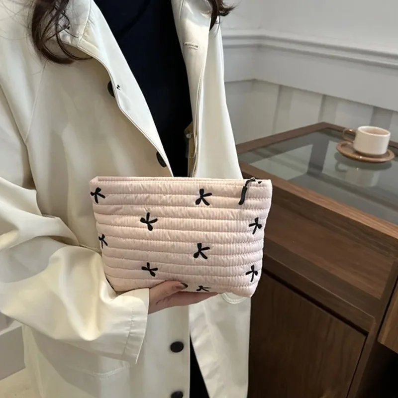 Borsa per il Trucco Carina con - Embroidery Bag recensione e prezzo