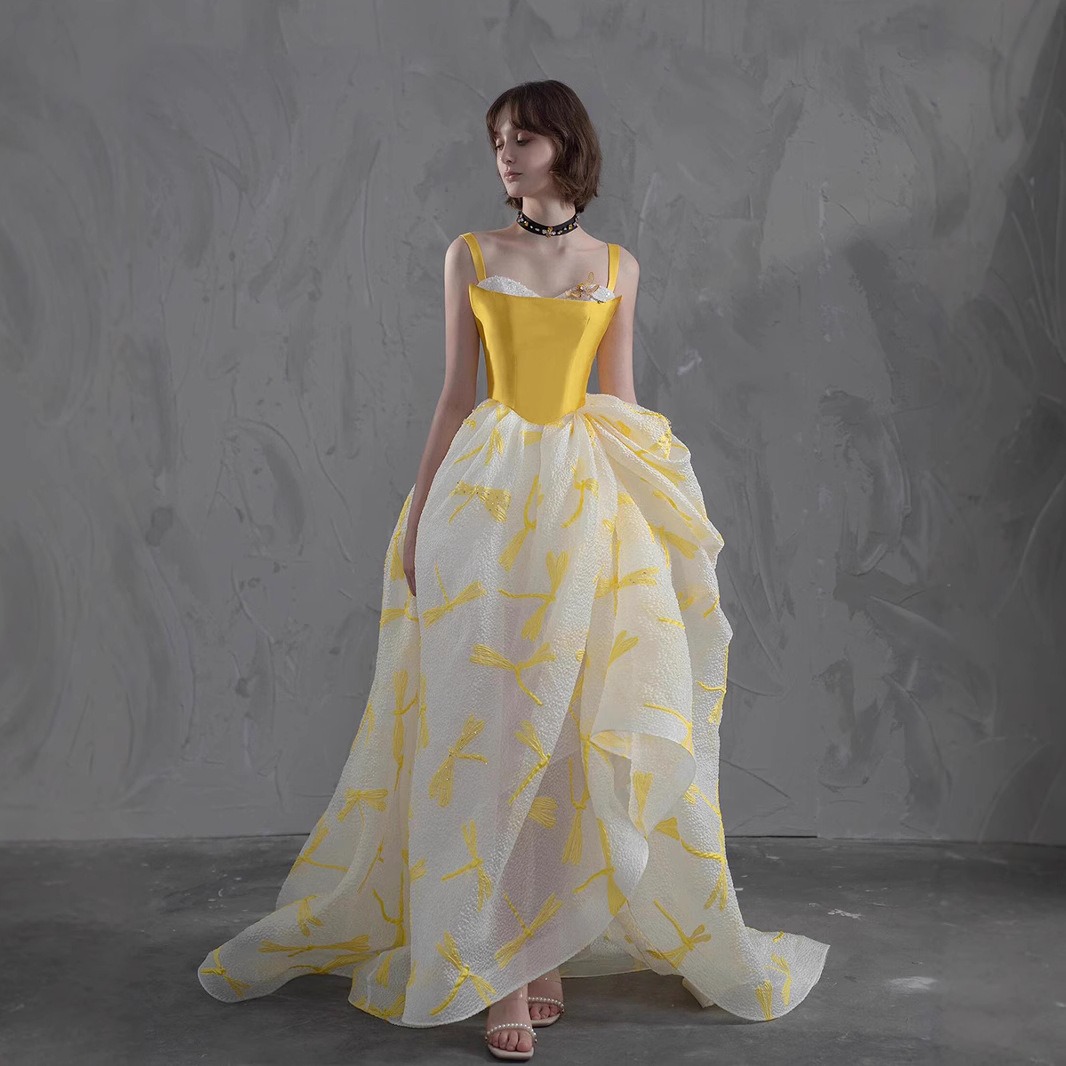 Elegante Abito Giallo in Raso  - Embroidery Yellow Dress recensione e prezzo